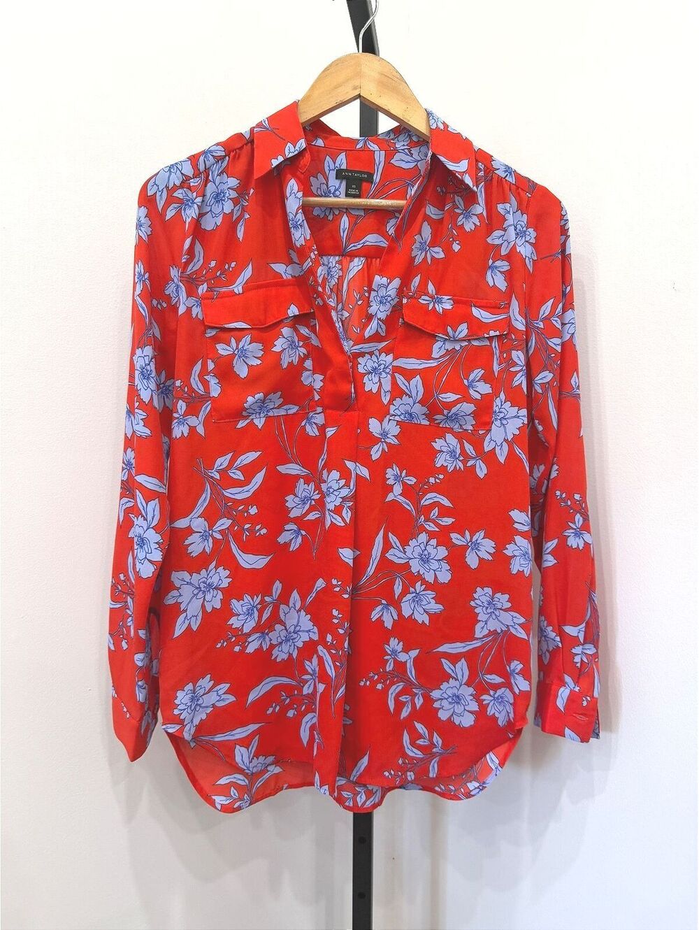 Ann Taylor Women's Red Floral Button-Up Blouse XS